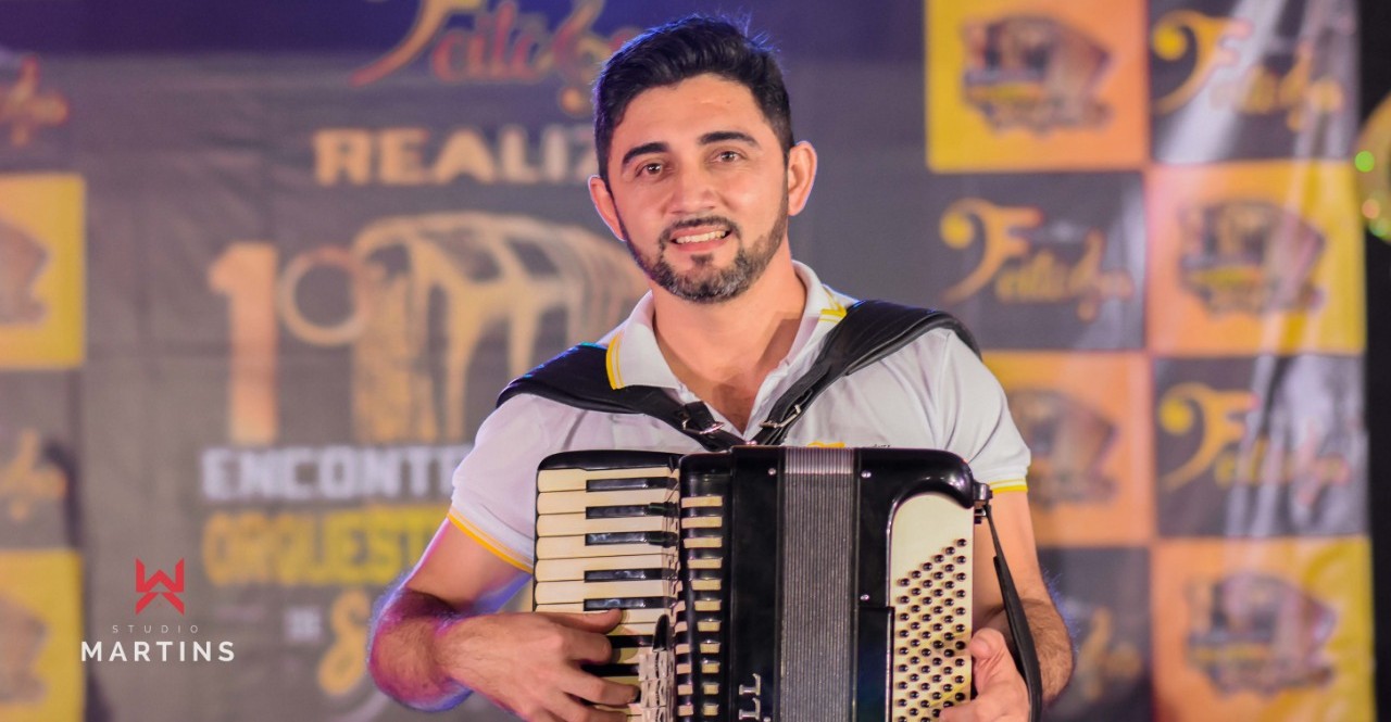 Alunos tocando